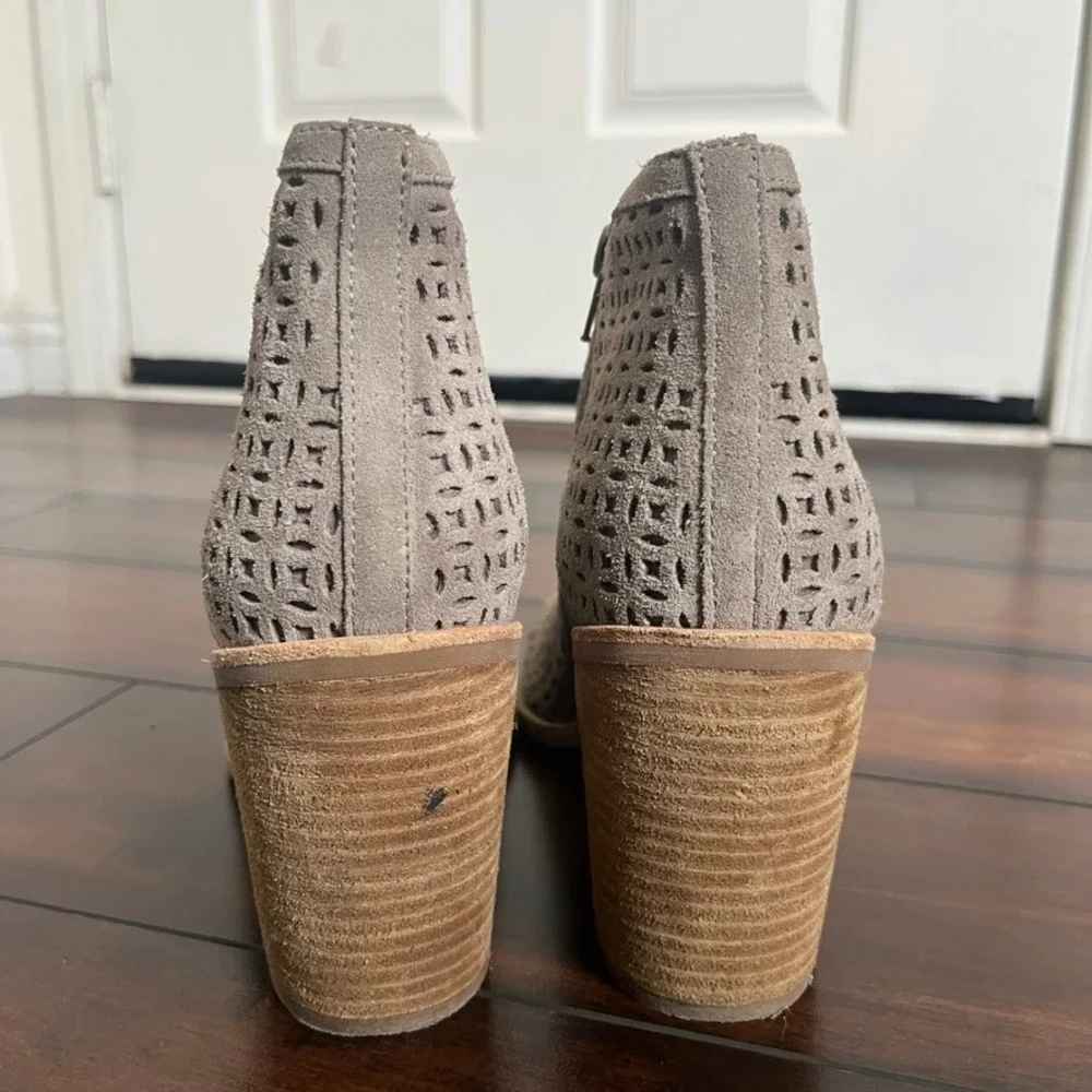 Jeffrey Campbell Women's Medera Cutout Ankle Booties Suede Taupe size 9 Boho - Picture 5 of 10